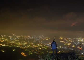 Teknologi Light Trap Ini Buat Kebun Bawang di Enrekang Bak Las Vegas