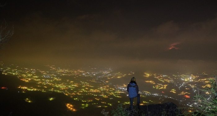 Teknologi Light Trap Ini Buat Kebun Bawang di Enrekang Bak Las Vegas