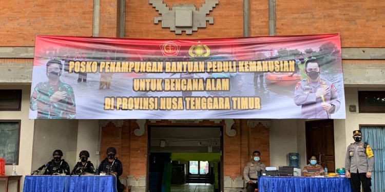 Polda Bali Distribusikan Bantuan Empat Polda Untuk Korban Banjir Bandang NTT