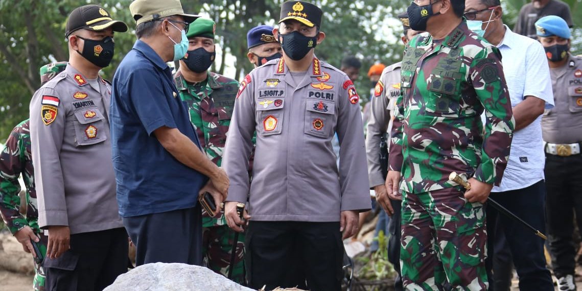 Tinjau NTT, Panglima dan Kapolri Fokuskan Evakuasi Korban dan Kirim Bantuan