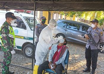 Polisi Lakukan Pemeriksaan Swab Antigen Acak di Pelabuhan Poto Tano
