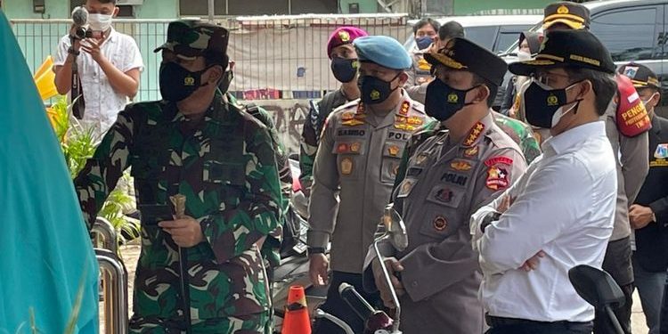 Kapolri dan Panglima TNI Sidak Pos PPKM Mikro di Jakarta