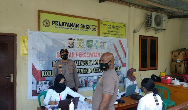 50 Orang Divaksinasi dalam Gerai Vaksin Presisi yang Digelar Polsek Abepura