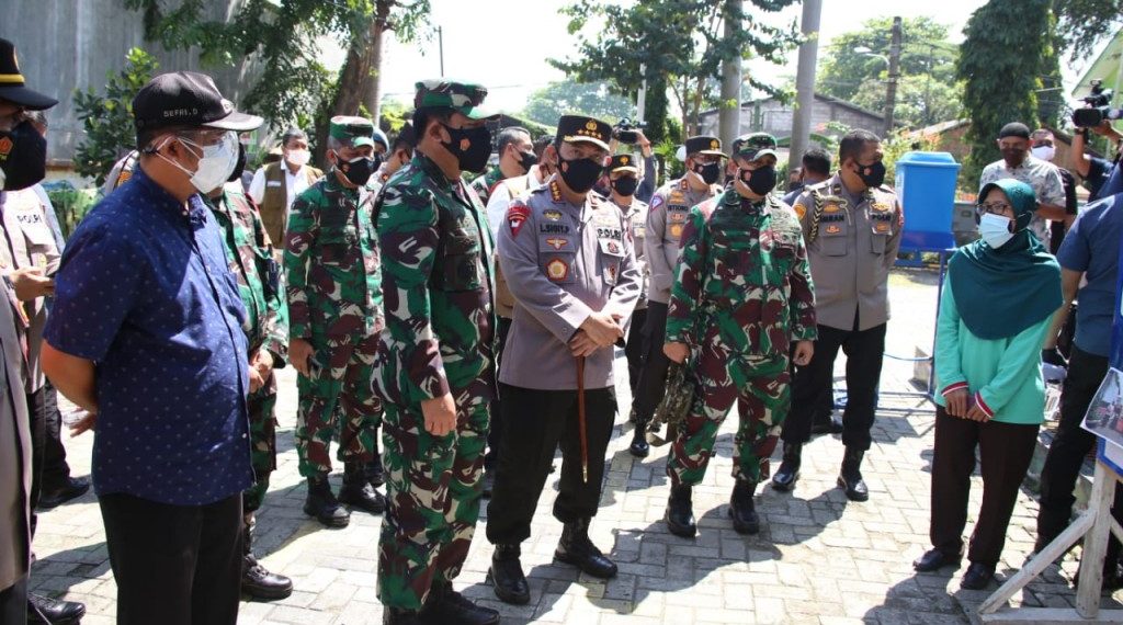 Kapolri-Panglima Tinjau PPKM Darurat di Jakarta Barat