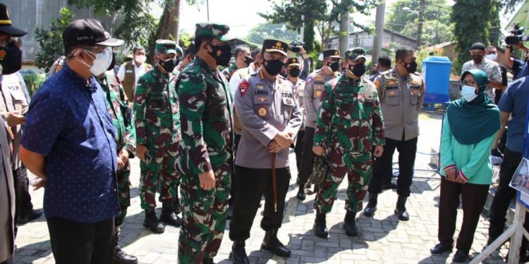 Kapolri-Panglima Tinjau PPKM Darurat di Jakarta Barat