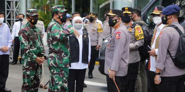 Panglima TNI dan Kapolri Lakukan Kunjungan Secara Langsung Kegiatan PPKM Darurat dan Vaksinasi di Jawa Timur