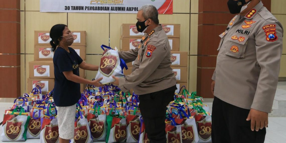 Angkatan 91 Polri Bagikan Sembako untuk Masyarakat Terdampak Pandemi