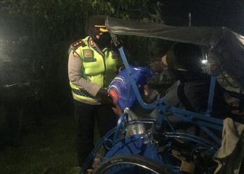 Gelar Patroli Skala Besar, Polisi dan TNI di Kota Tegal Sebar Sembako