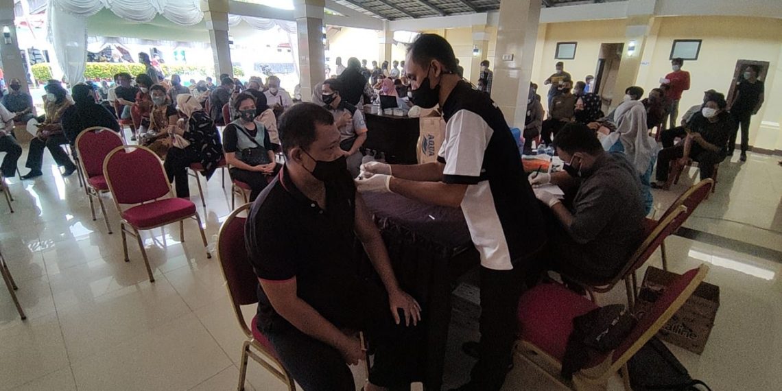 Vaksinasi Tahap 2 dan Tahap 1 di Gerai Polres