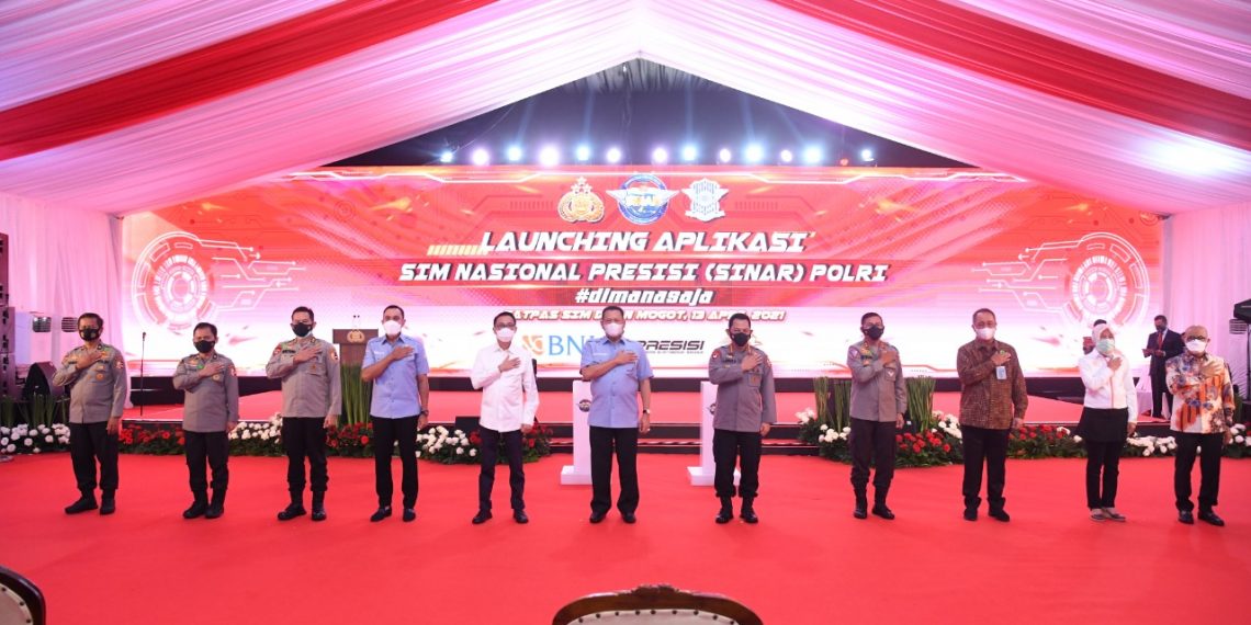 Perpanjang SIM Via Daring, Kapolri Resmikan Aplikasi Sinar