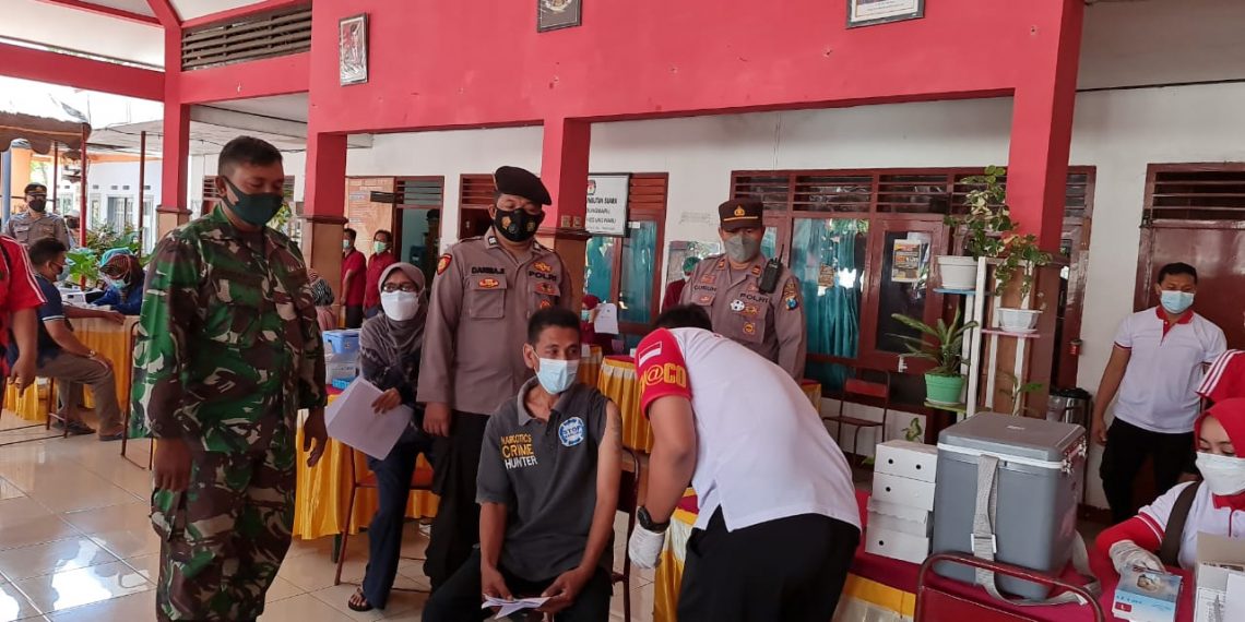 TNI- Polri Kawal Vaksinasi Merdeka di Wilayah Tulungagung