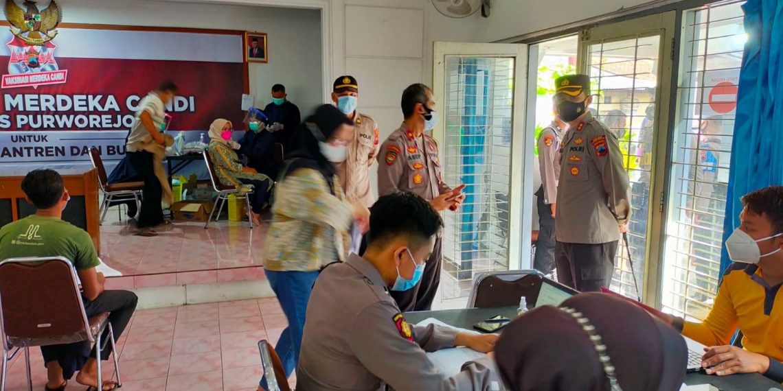 Vaksinasi Merdeka Candi Diserbu, Warga Akui Vaksin Penting untuk Urus Ini Itu