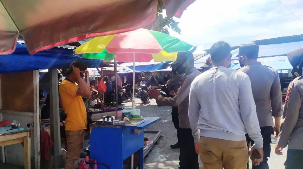 Polres Banggai Gencar Operasi Yustisi dan Sosialisasi Prokes di Pasar