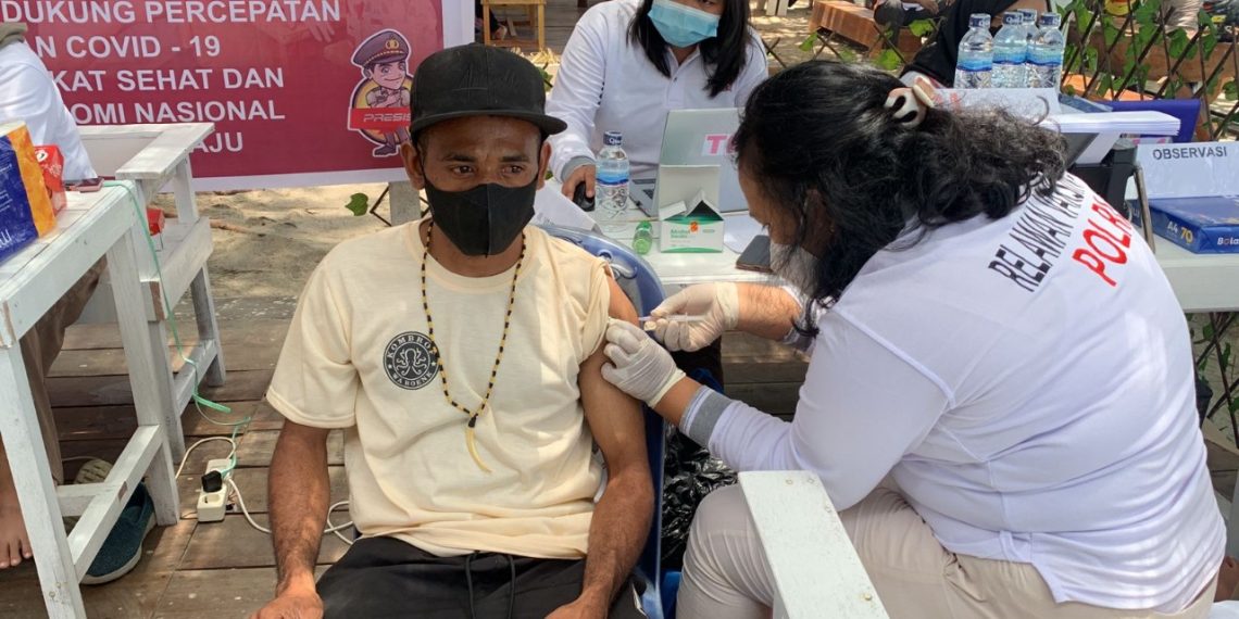 Sukseskan PON XX Dengan Vaksin, Polresta Jayapura Kembali Menggelar Vaksinasi Presisi di Warung Kombrof