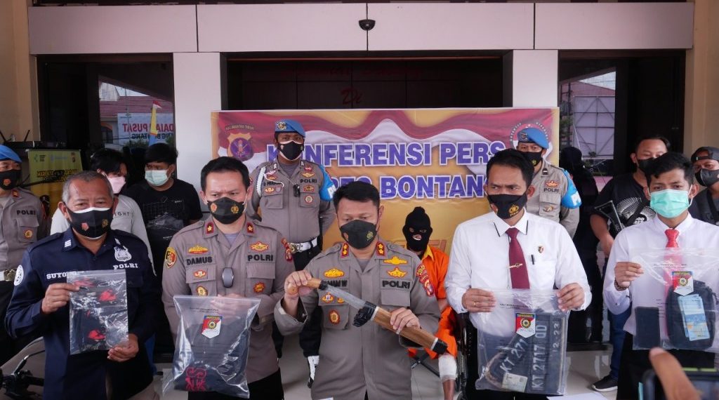 Berhasil Ungkap Kasus Perampokan, Polres Bontang Gelar Konferensi Pers