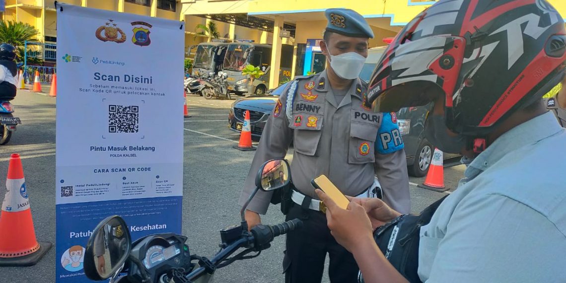 Polda Kalsel Maksimalkan Prokes dengan Terapkan Aplikasi “Peduli Lindungi” untuk Anggota dan Masyarakat