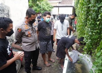 Polres Sukoharjo Beri 2.000 Bibit Lele Untuk Budidaya Ikan