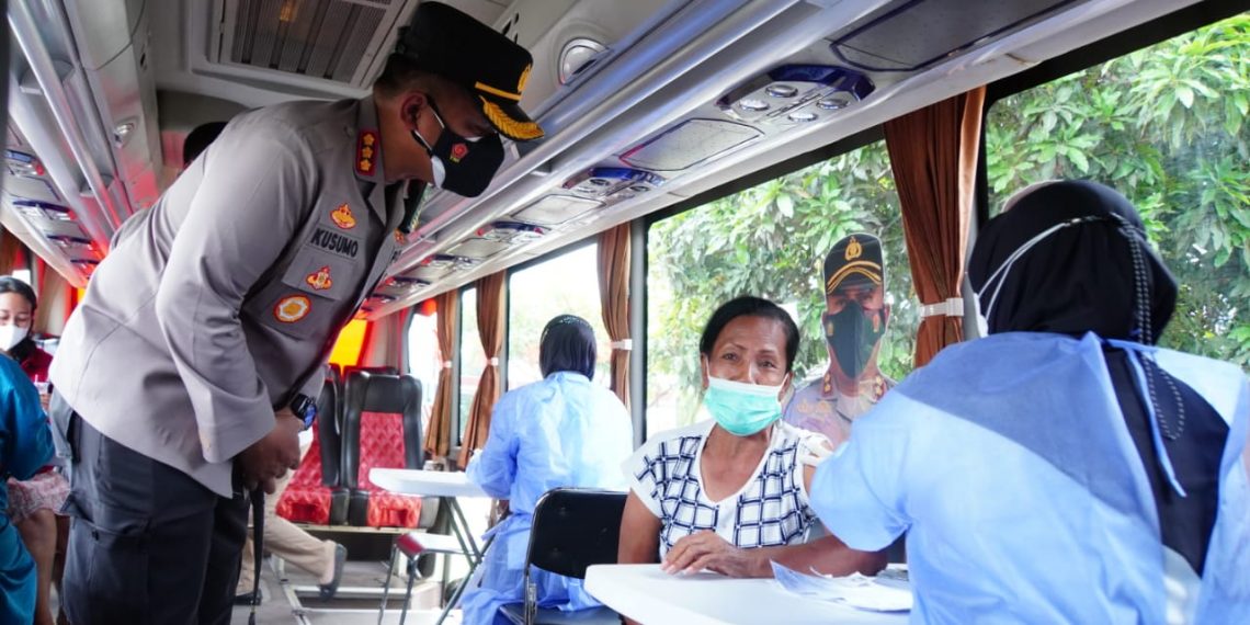 Operasi Zebra Semeru 2021, Polresta Sidoarjo Edukasi Pengendara dan Sediakan Vaksinasi