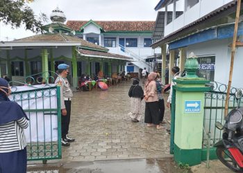 Polsek Kemiri Amankan Pelaksanaan Vaksinasi Pelajar Tahap I di SD Muhamadiyah Kemiri