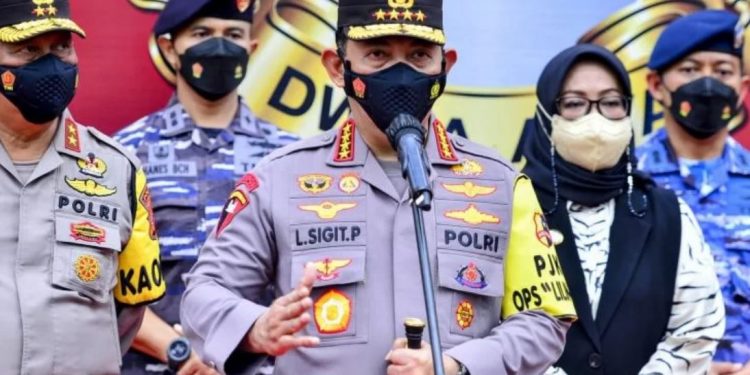 Kapolri Minta Daerah Percepat Vaksinasi pada Lansia dan Remaja