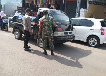 Anggota Polsek Lelea Gelar Pendisiplinan Dan Penindakan Prokes Giat Ops Non Yustisi