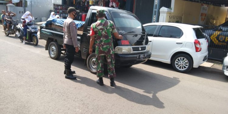 Anggota Polsek Lelea Gelar Pendisiplinan Dan Penindakan Prokes Giat Ops Non Yustisi