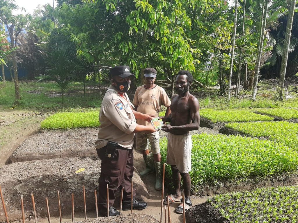 eduli Akan Petani Binaannya, Personel Binmas Noken P