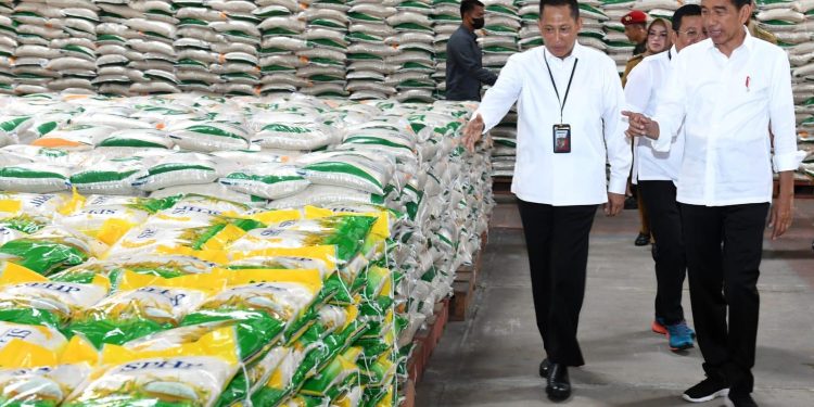 Jokowi Perpanjang Penyaluran Bantuan Pangan Beras