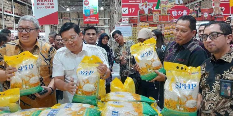 Bulog Mau Jual Beras Saset Lagi, Harga Mulai Rp 2.500