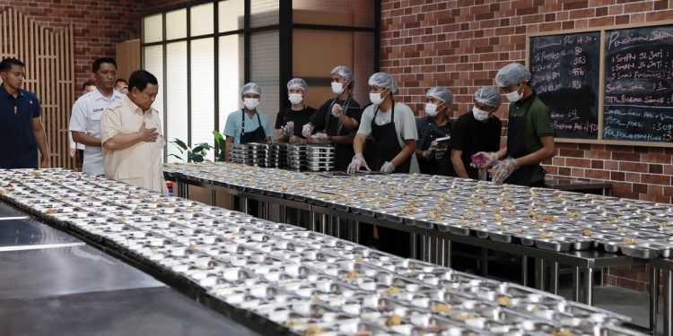 Prabowo Subianto tinjau program MBG