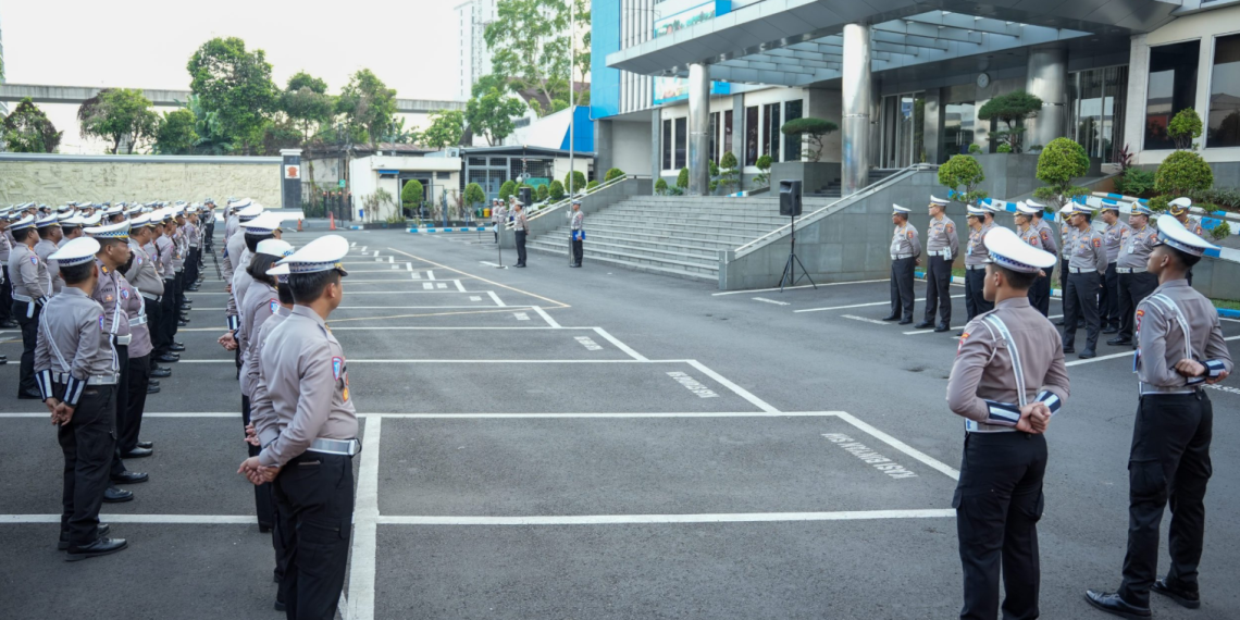 aktivitas massa menjelang peringatan Hari Buruh Internasional May Day 1 Mei
