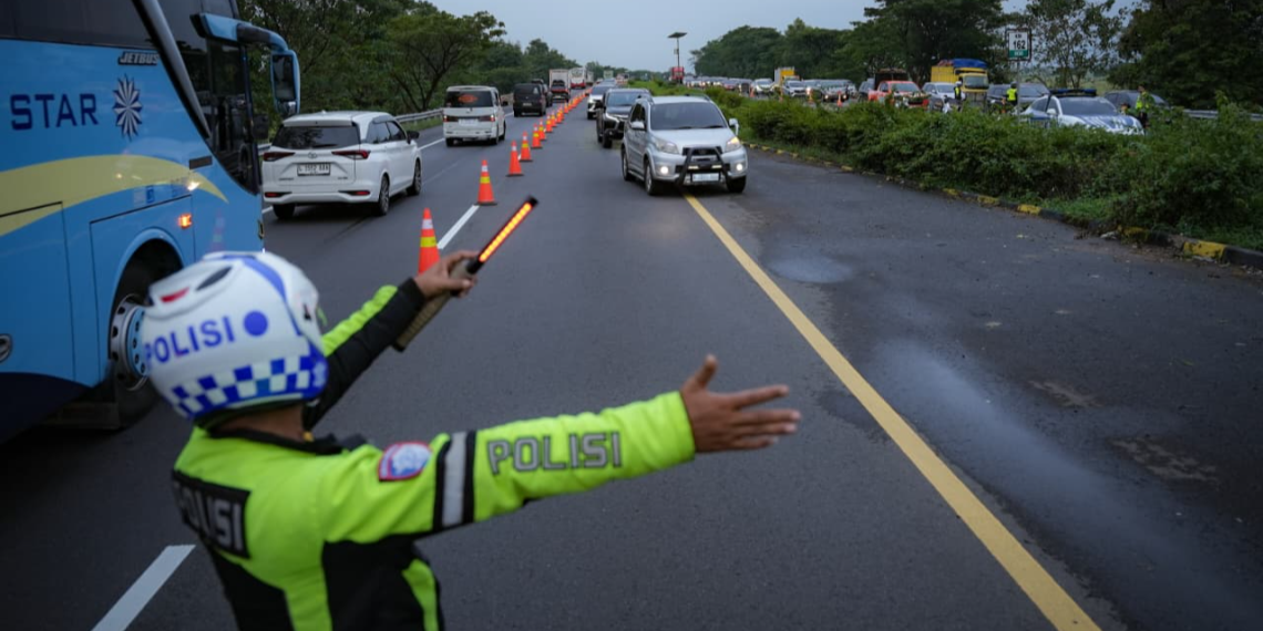 pengabdian petugas dalam Operasi Ketupat 2026