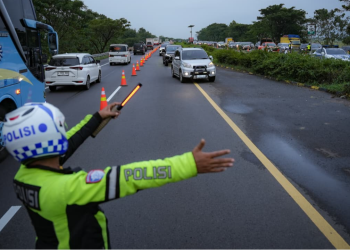 pengabdian petugas dalam Operasi Ketupat 2026
