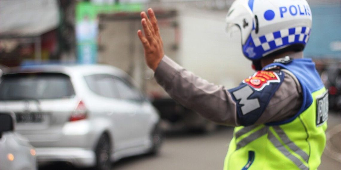 peran polisi lalu lintas dalam kehidupan sehari-hari