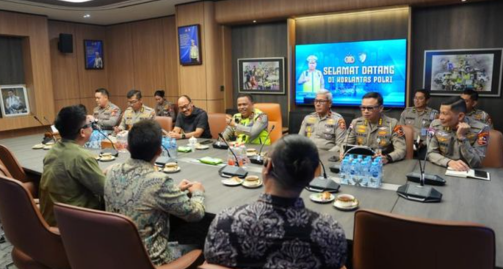 kolaborasi keselamatan lalu lintas antara Korlantas Polri dan Taksi Green SM