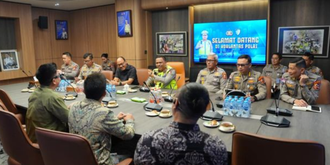 kolaborasi keselamatan lalu lintas antara Korlantas Polri dan Taksi Green SM