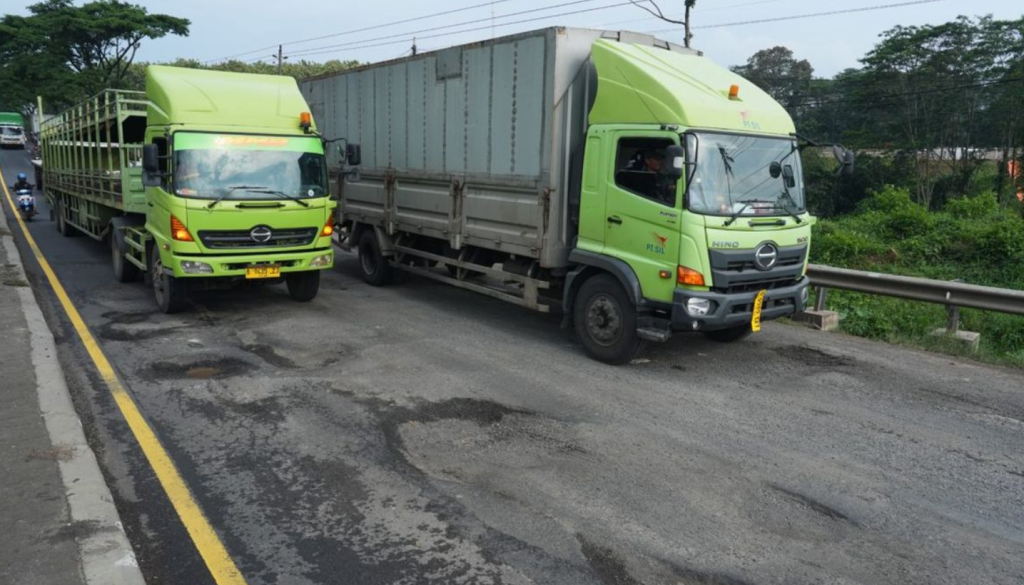 menertibkan kendaraan over dimension over load di jalan negara